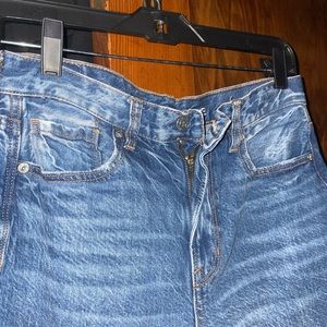 AMERICAN EAGLE MOM JEANS